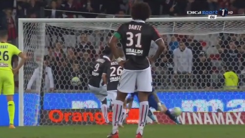 足球训练中最容易犯的五个错误（足球训练里最常见的五大误区）