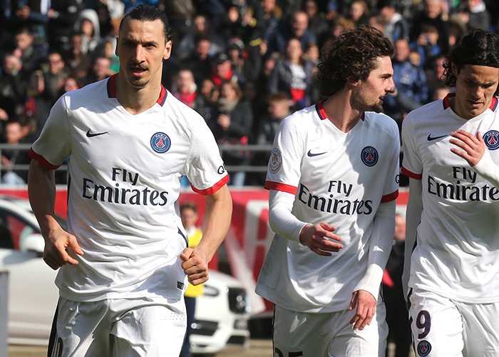 因右踝发炎，朗尼克取消了担任阿森纳vs拜仁解说嘉宾的计划（受右踝炎症影响，朗尼克取消参与阿森纳vs拜仁解说）