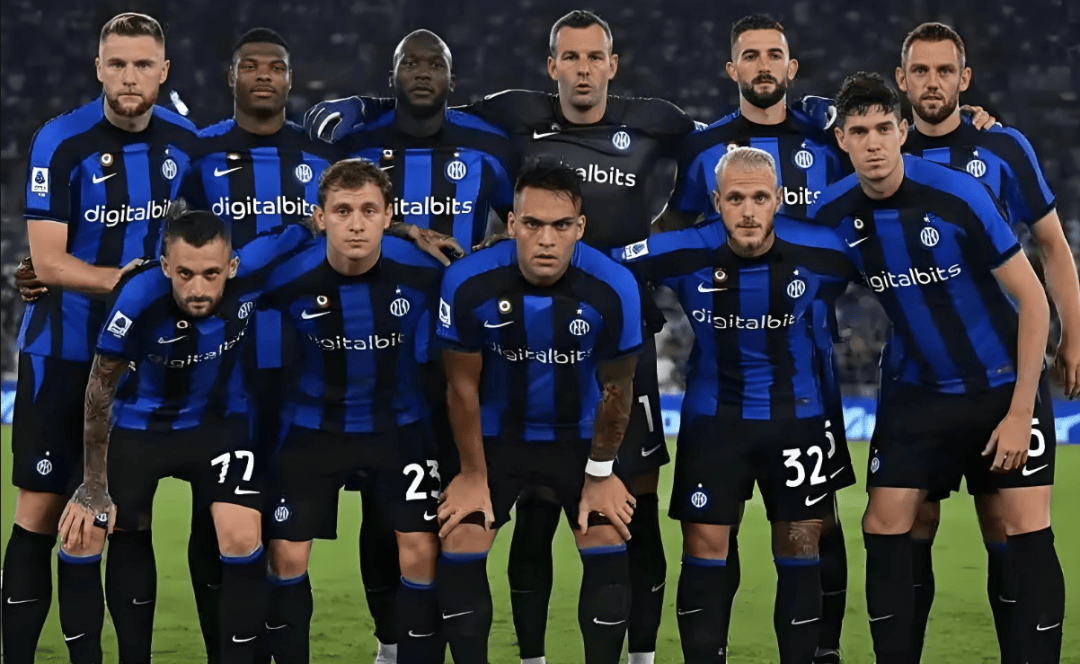 亚马尔是FIFPro最佳阵最年轻球员，也是今年得票最高外场球员（亚马尔入选FIFPro年度最佳阵容，创最年轻纪录并成今年外场得票王）